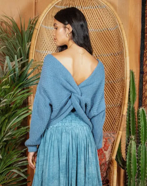 TWISTY LIGHTWEIGHT SWEATER